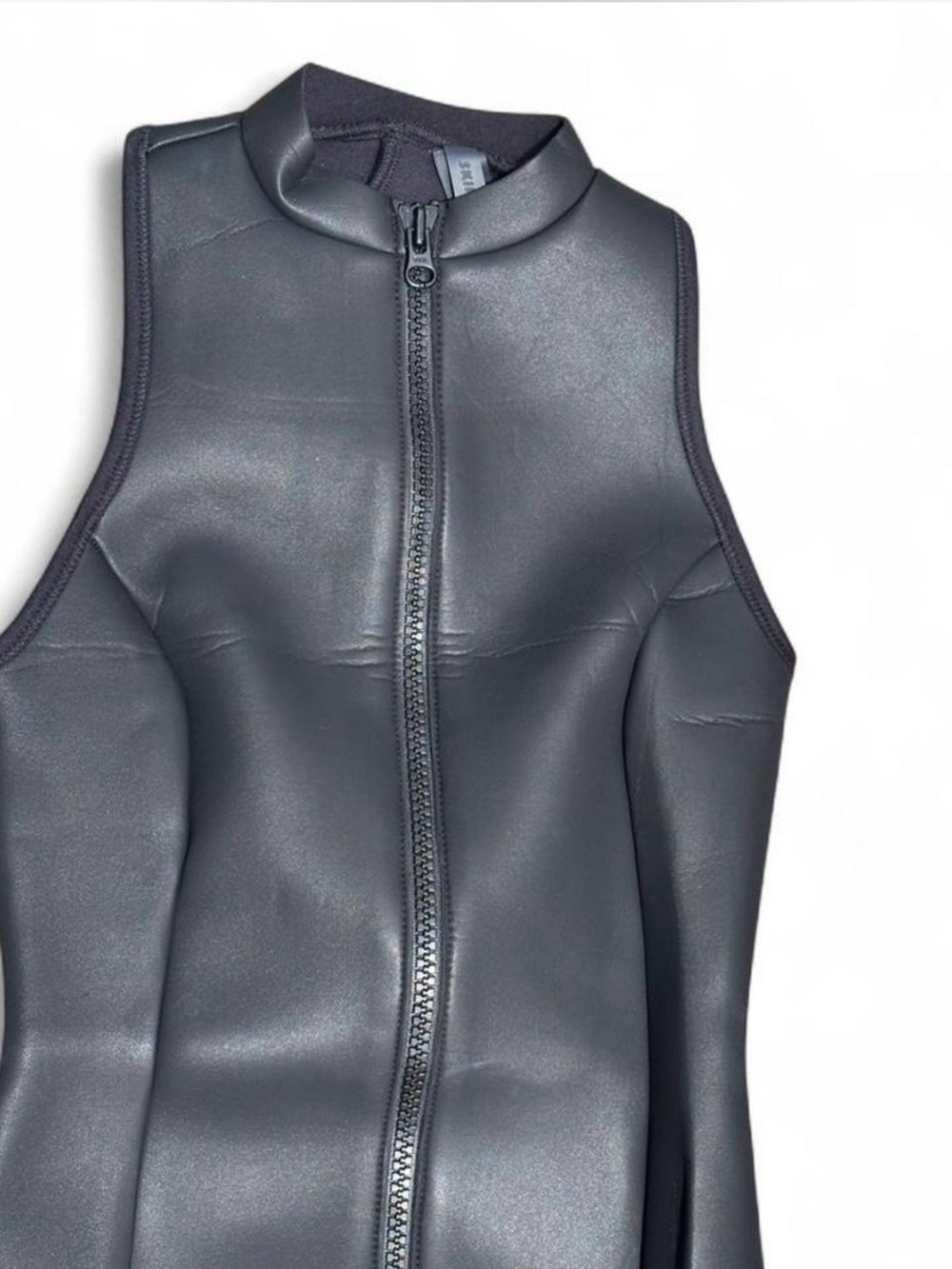 SKIMS *NWT RUBBERIZED SCUBA SWIM MOCK NECK DRESS | COLOR: ONYX | SIZE: XXS - Picture 6 of 10